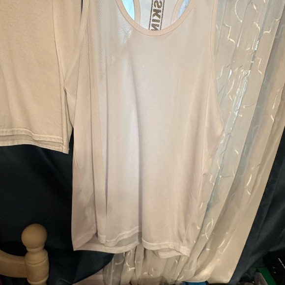 2 Drskin tanks 1 white 1- black - Picture 7 of 7